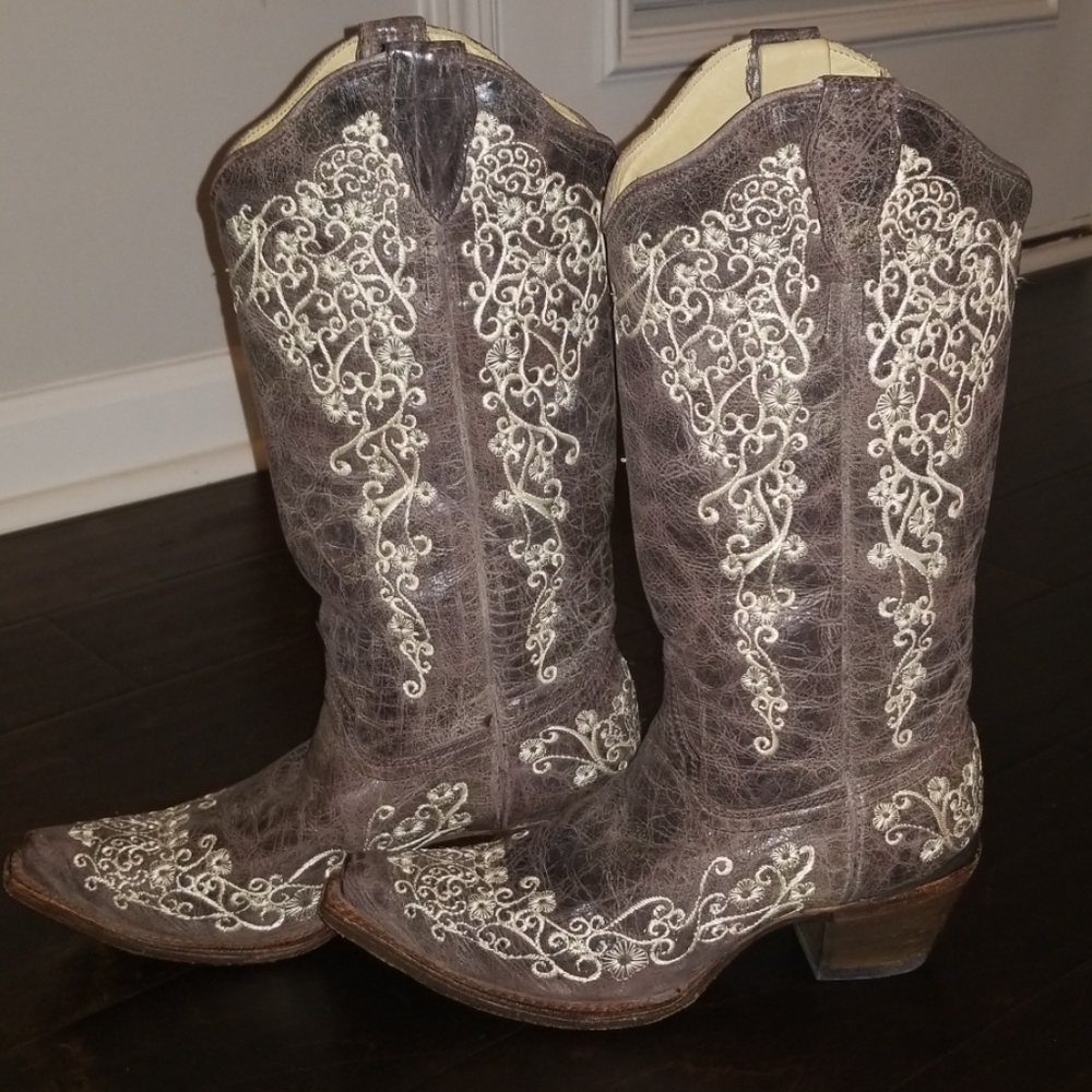 Size 8 Corral Vintage boots